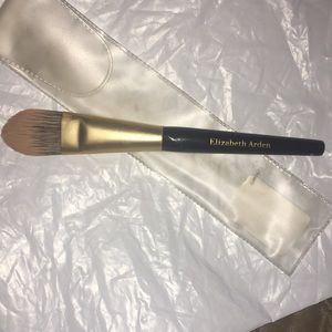 Elizabeth Arden Foundation Brush